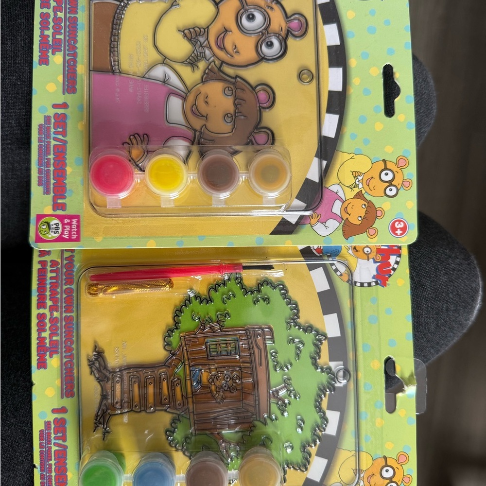 Kids Paint Set with Treehouse and Family Design